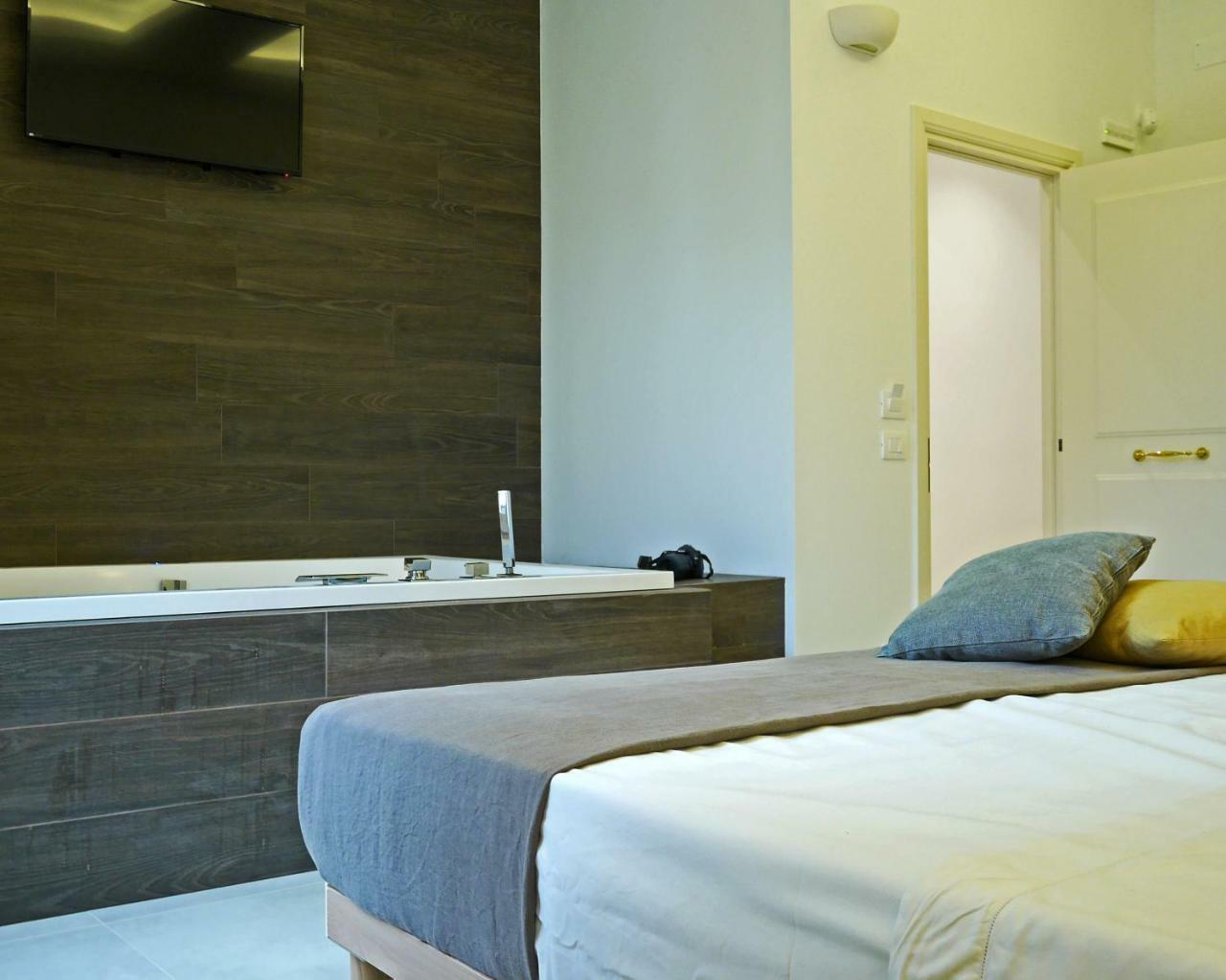 Palazzo San Lazzaro Bed & Breakfast Lecce Bagian luar foto